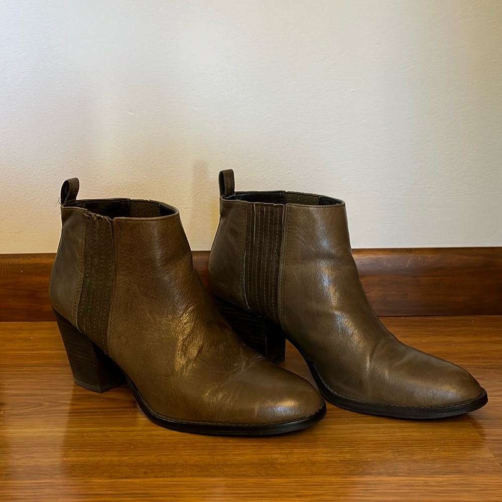 Nine West ankle boots size 11